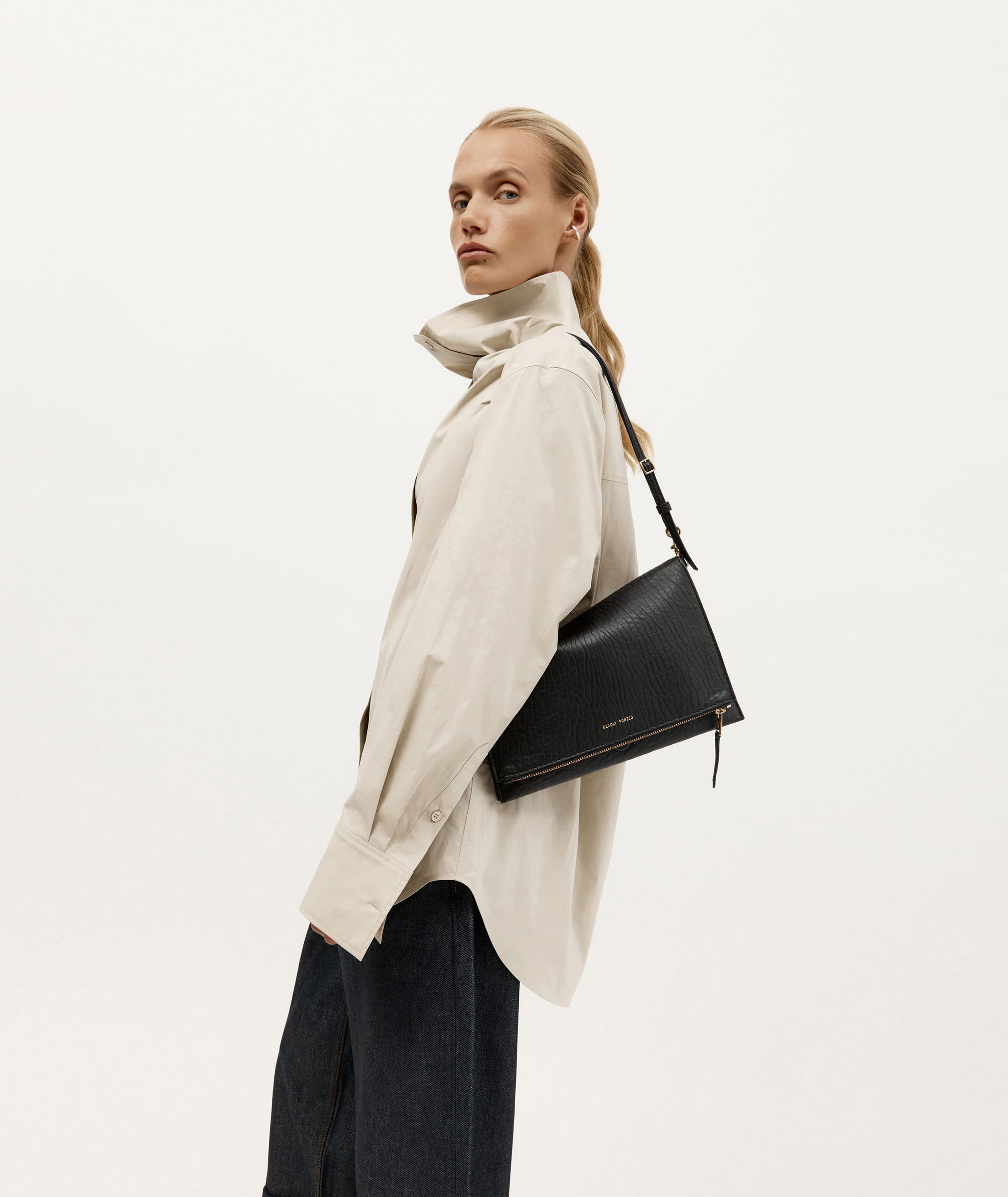 Mr Komodo - Black Bulle/Brass