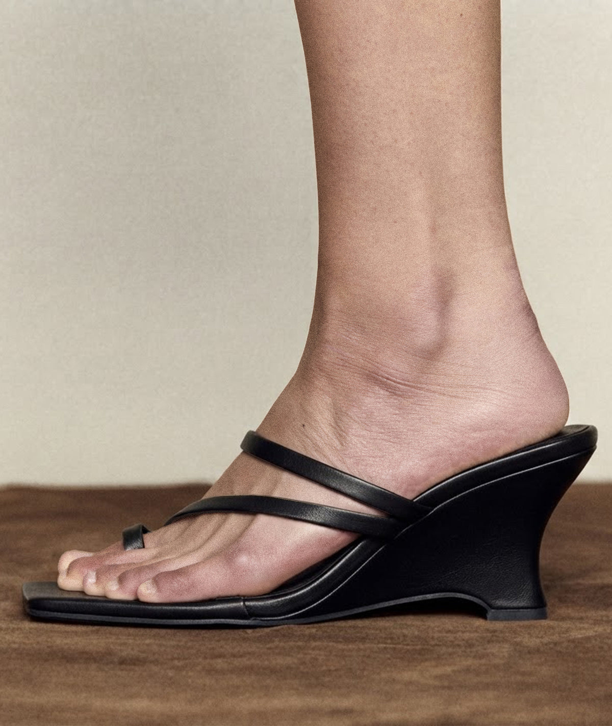 Ariadne  Wedge - Black