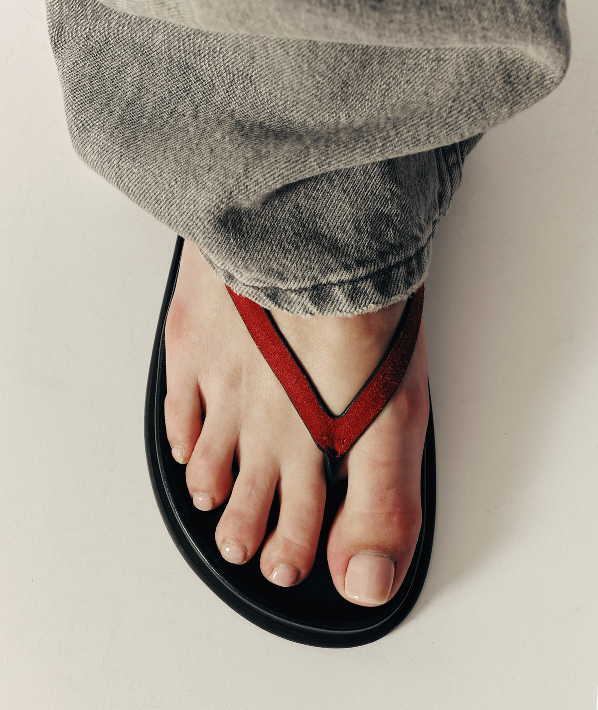 Artemis Sandal - Salsa Suede/Black