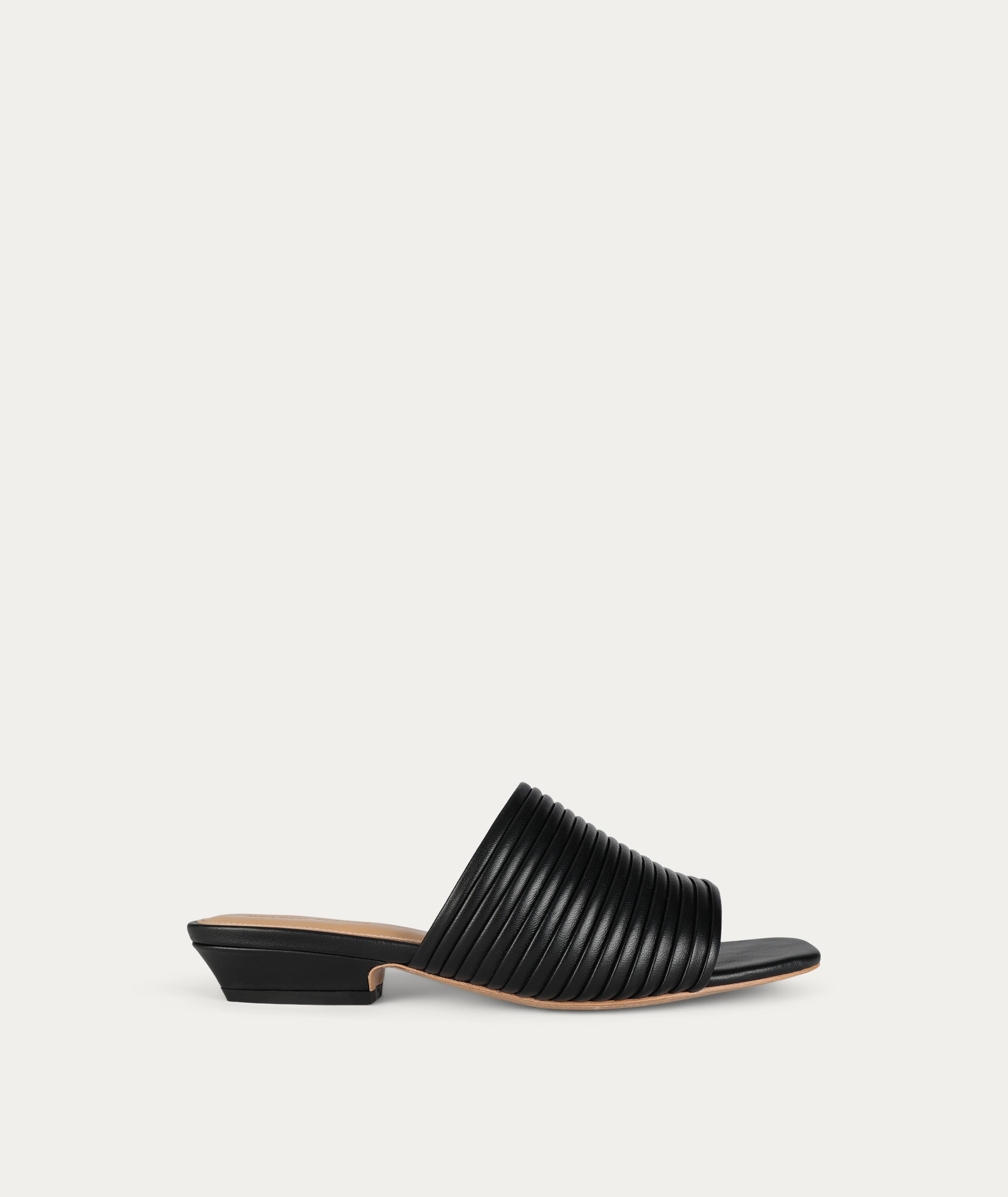 Caballo Slide - Black Pleated