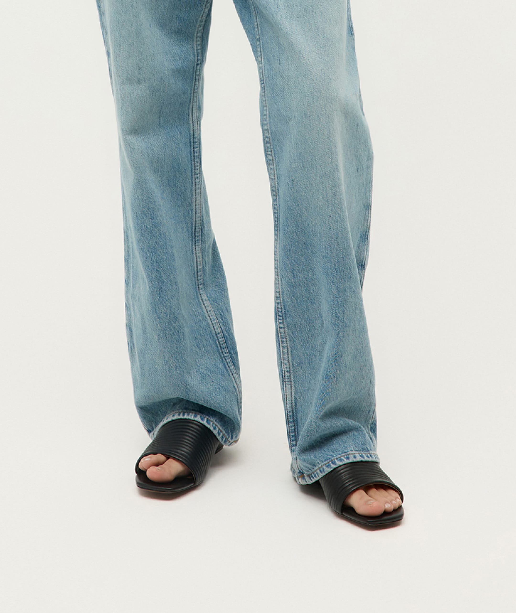 Caballo Slide - Black Pleated