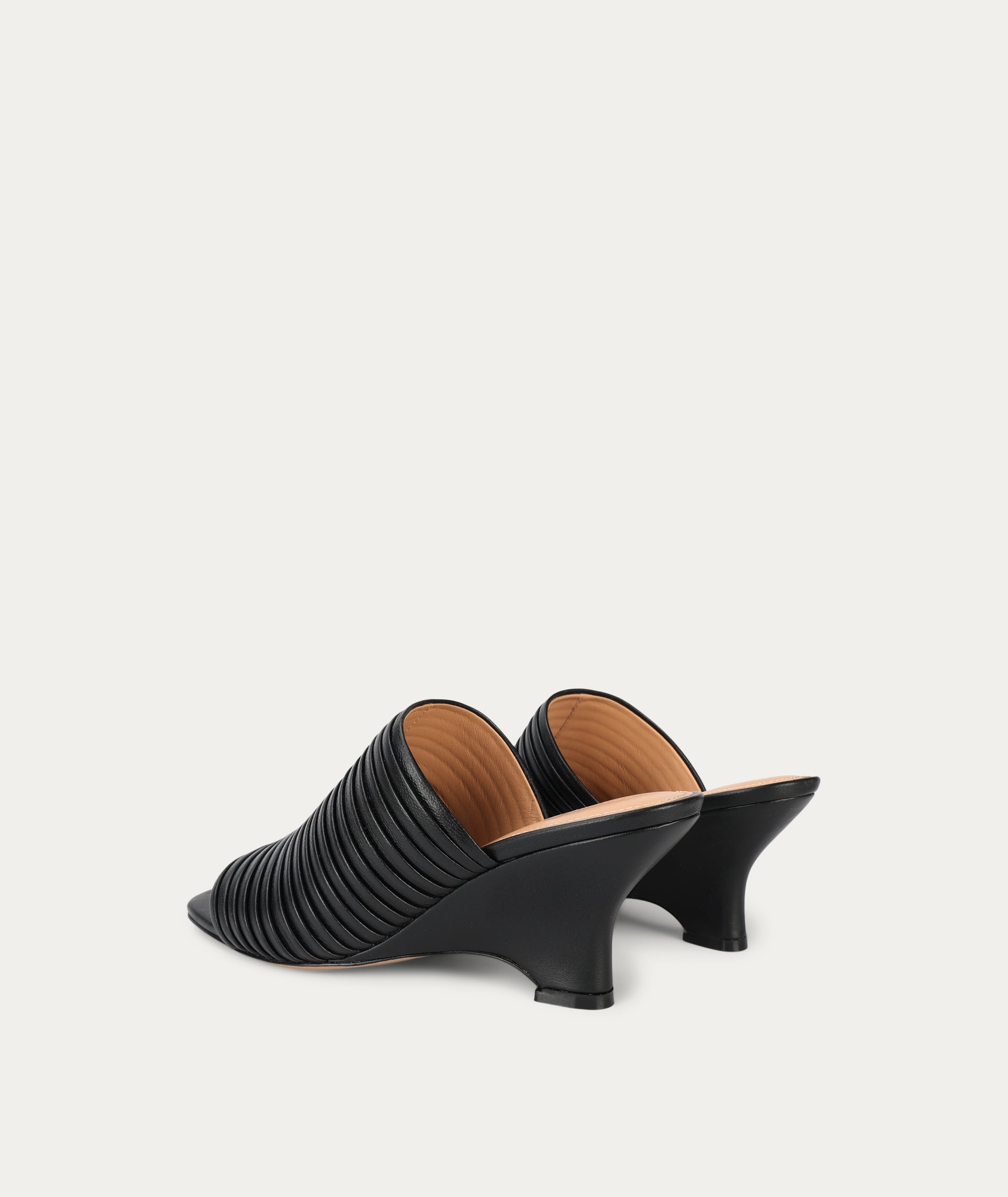 Caballo Mule - Black Pleated