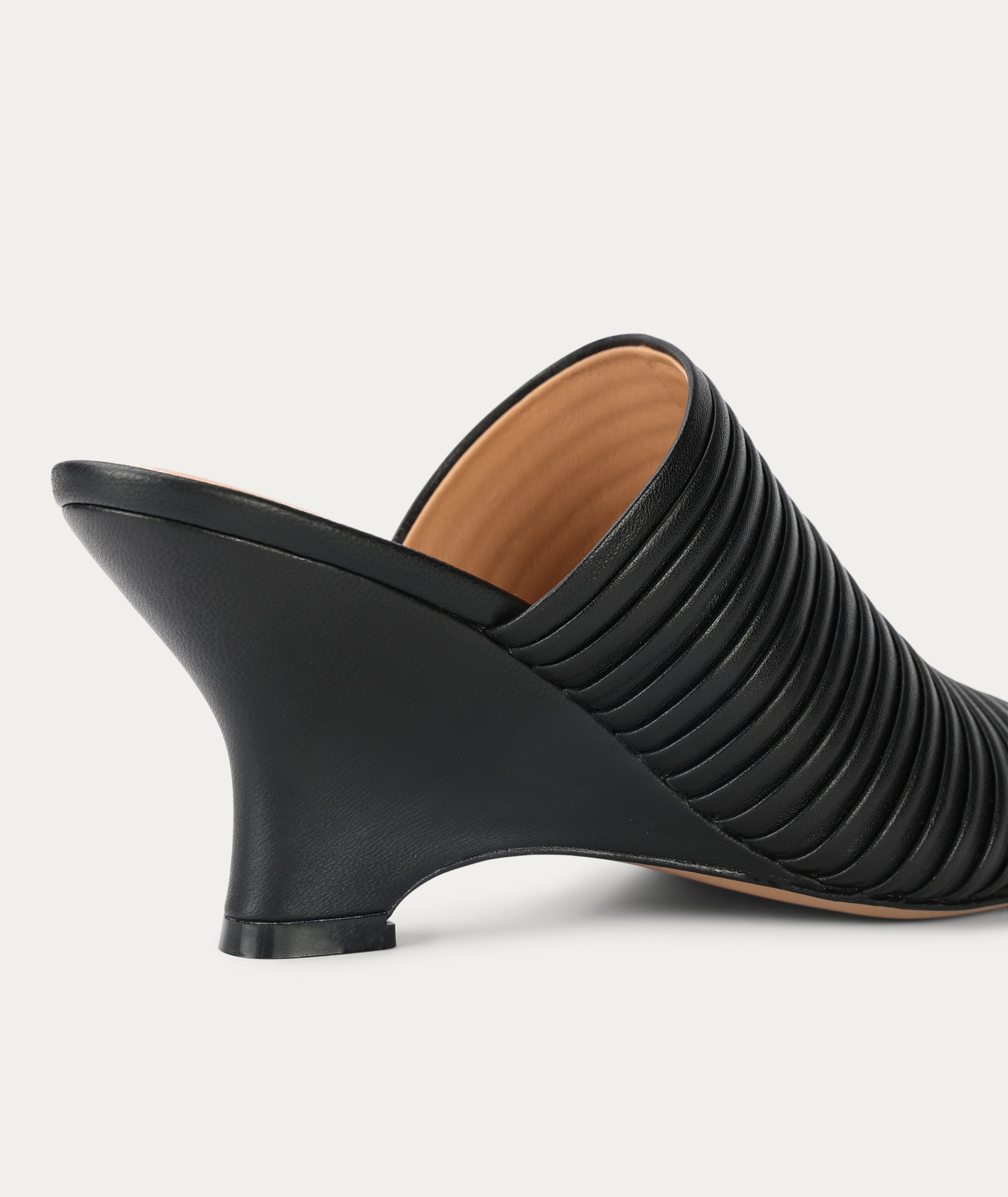 Caballo Mule - Black Pleated