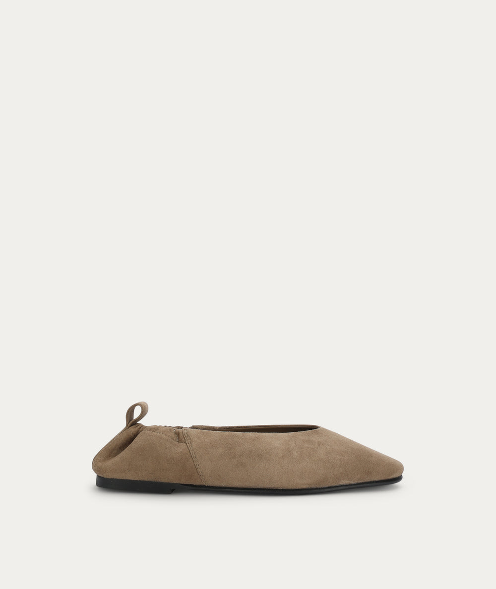 Cinch Flat - Dune Suede
