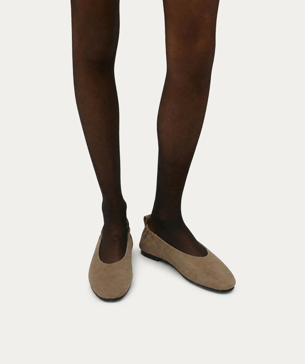 Cinch Flat - Dune Suede