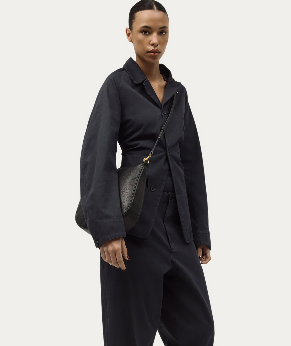 Medium Sling Bag - Black Bulle/Brass