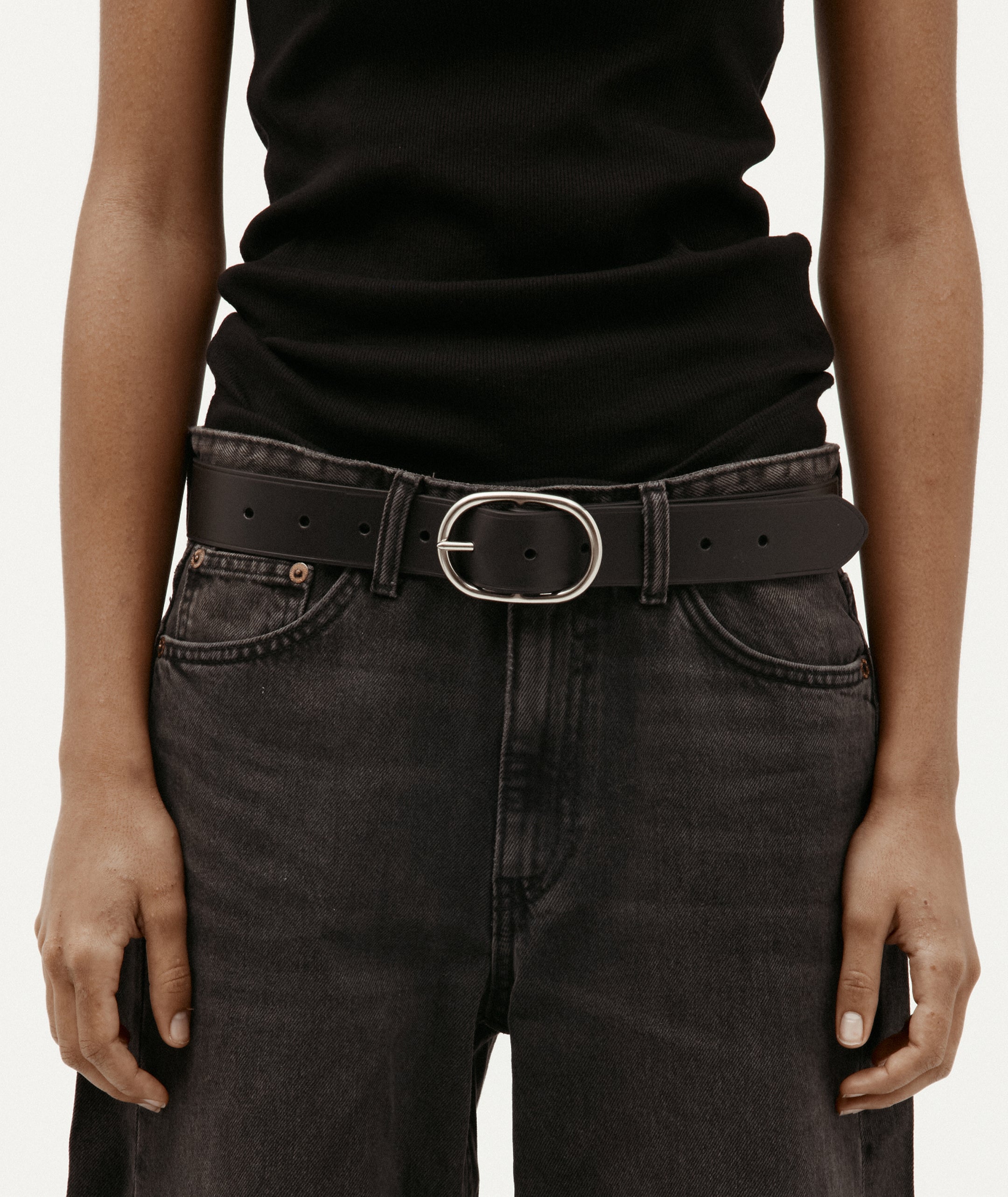 Wide Belt Oval Buckle - Black/Silver